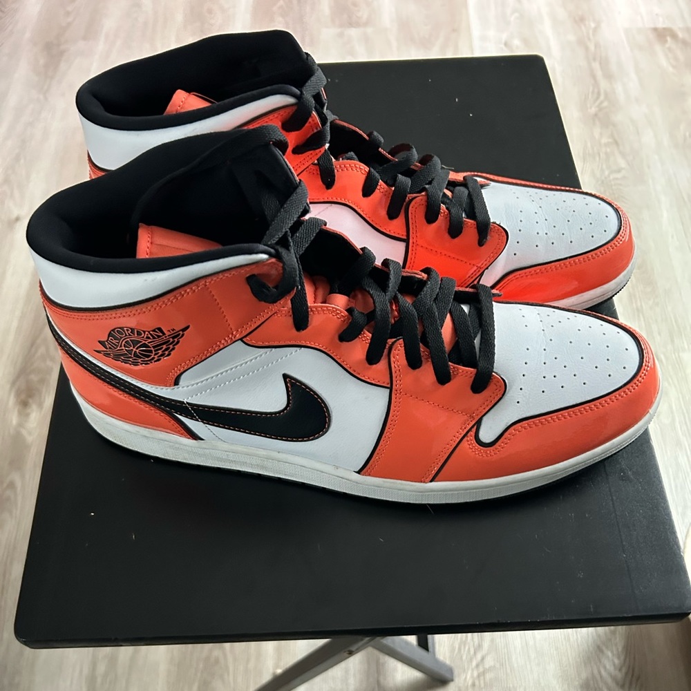 Retro 1 turf orange